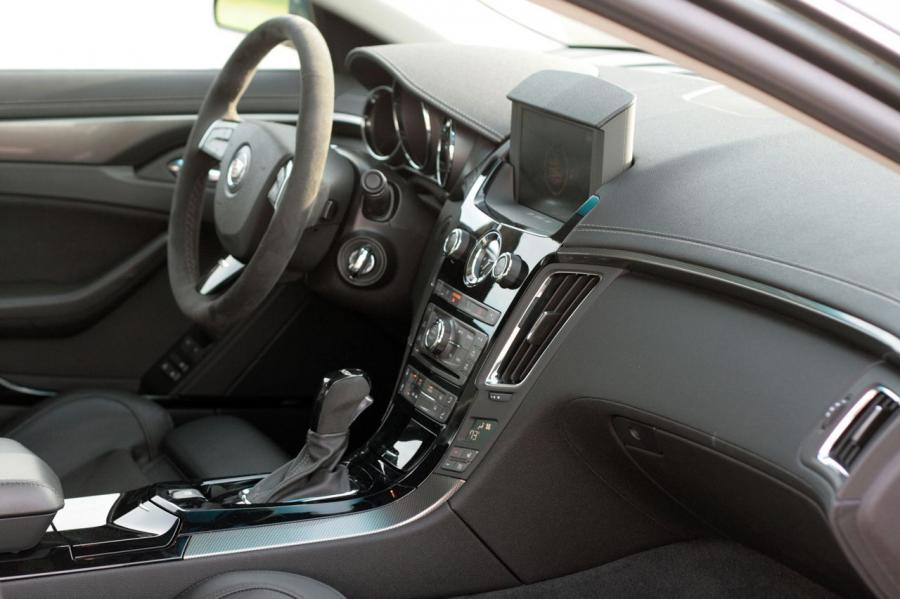  Cadillac CTS-V Coupe 2010 года  (фото 121 из 315)